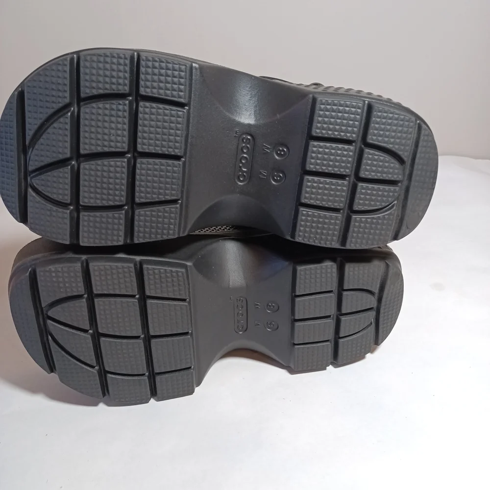 Crocs Wednesday Adams Stomp Clog Size 8 check heart jibbitz Platform